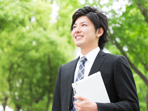 「仕事柄、矯正装置が見えては困る」というお悩みを解消